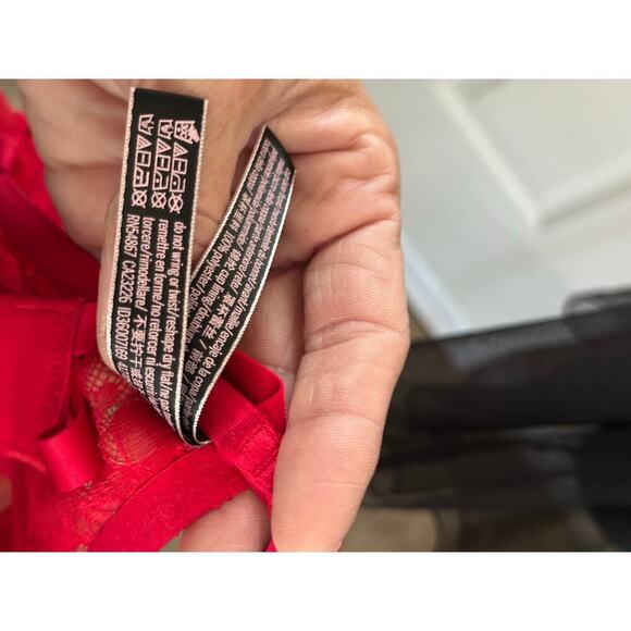 Victoria’s Secret Women's Red Lace Cutout Push Up Thong Bodysuit Size Large - Picture 5 of 6